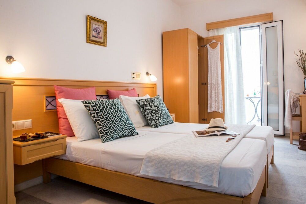 Фото Artemis Hotel