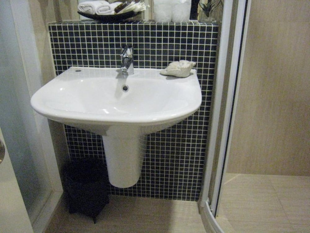 Фото Aphrodite Inn Bangkok