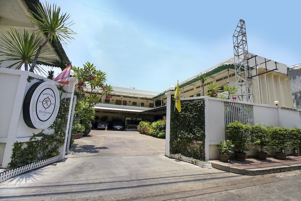 Фото Rajata Hotel