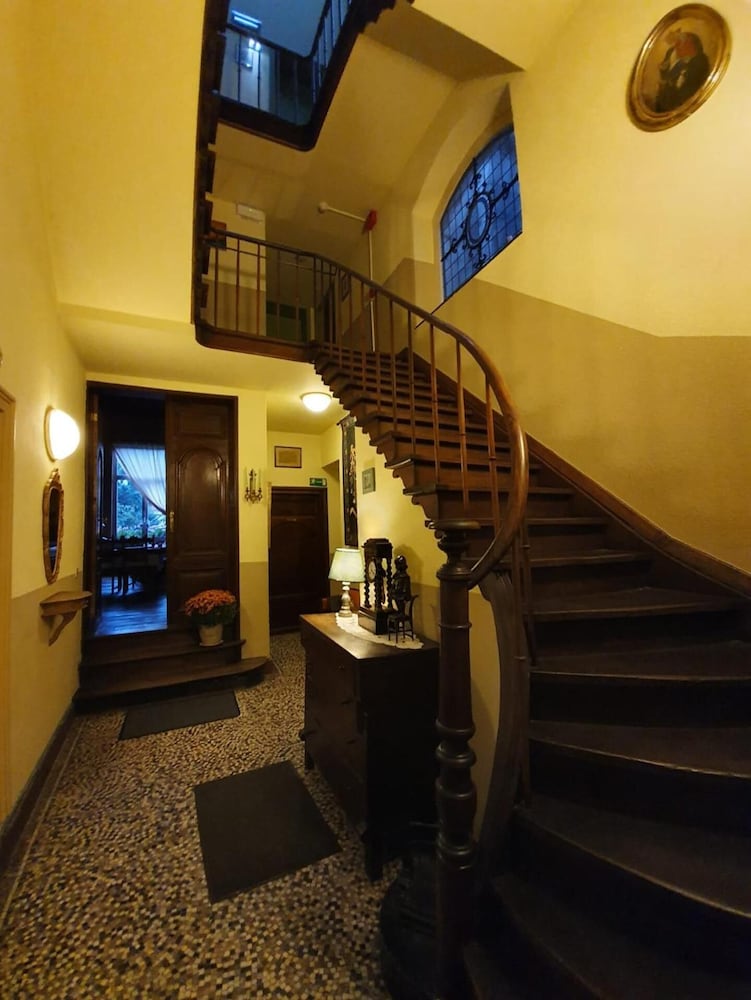 Фото Erasmus Hotel