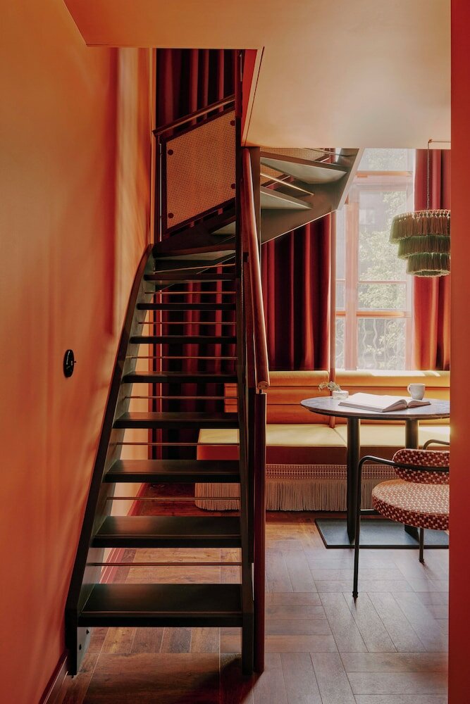 Фото Ember Locke Kensington