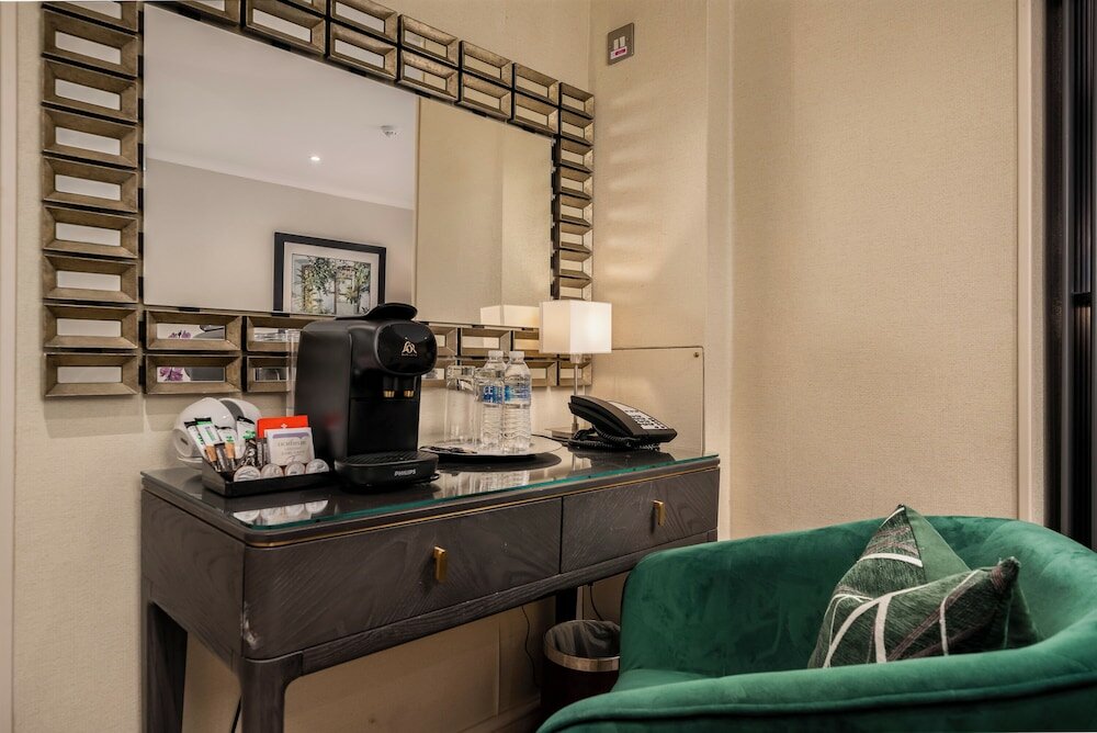 Фото The Beaufort Hotel