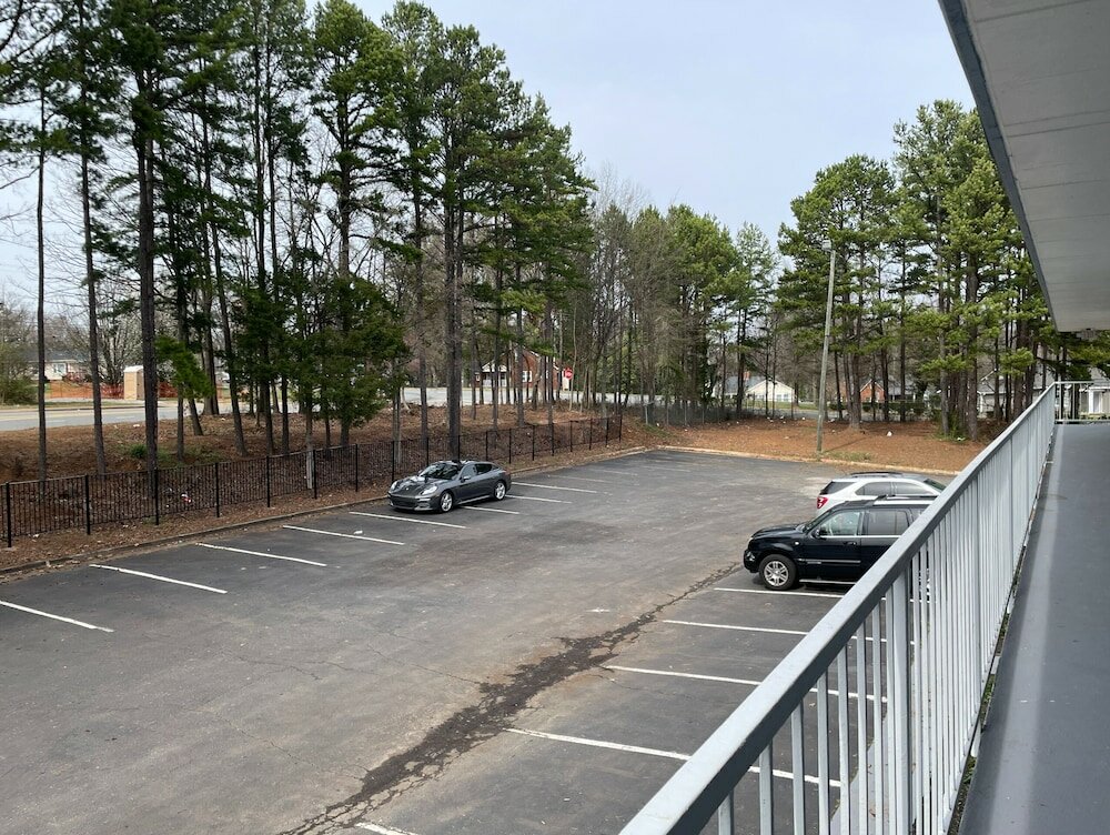 Фото Lamplighter Inn by Oyo Charlotte Airport Area