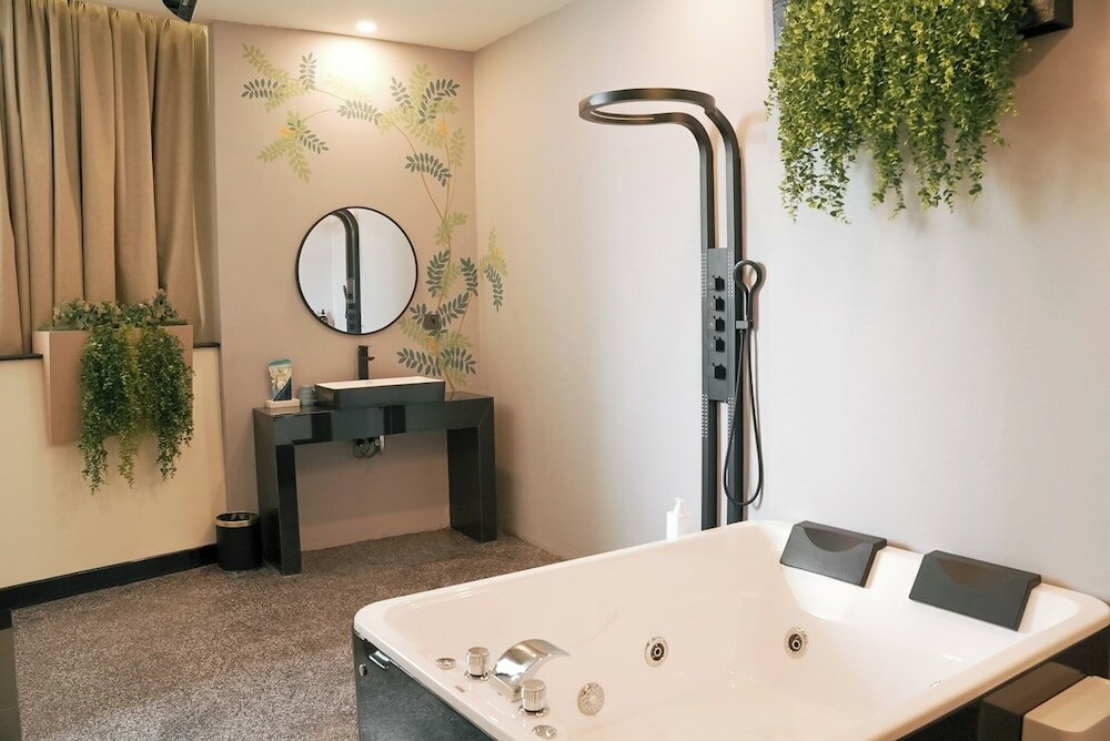 Фото Oak Tree Urban Jakarta