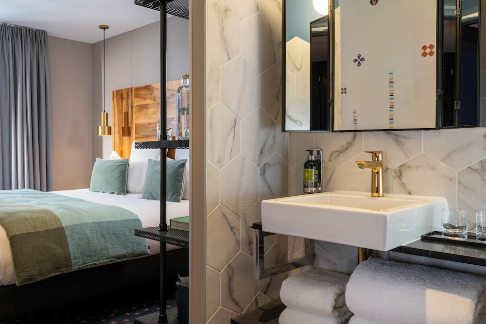 Фото Maxim Folies