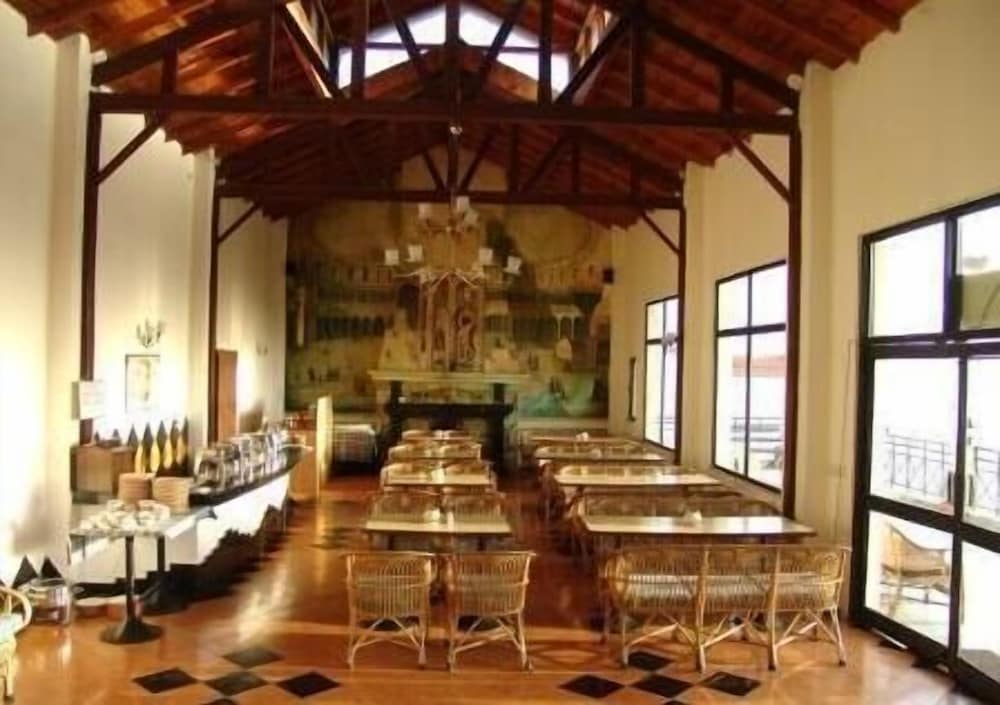 Фото Woodsvilla Resort