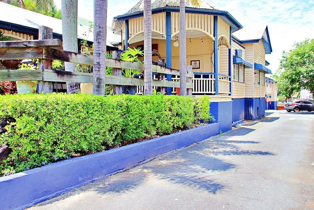 Фото Brisbane Manor Hotel