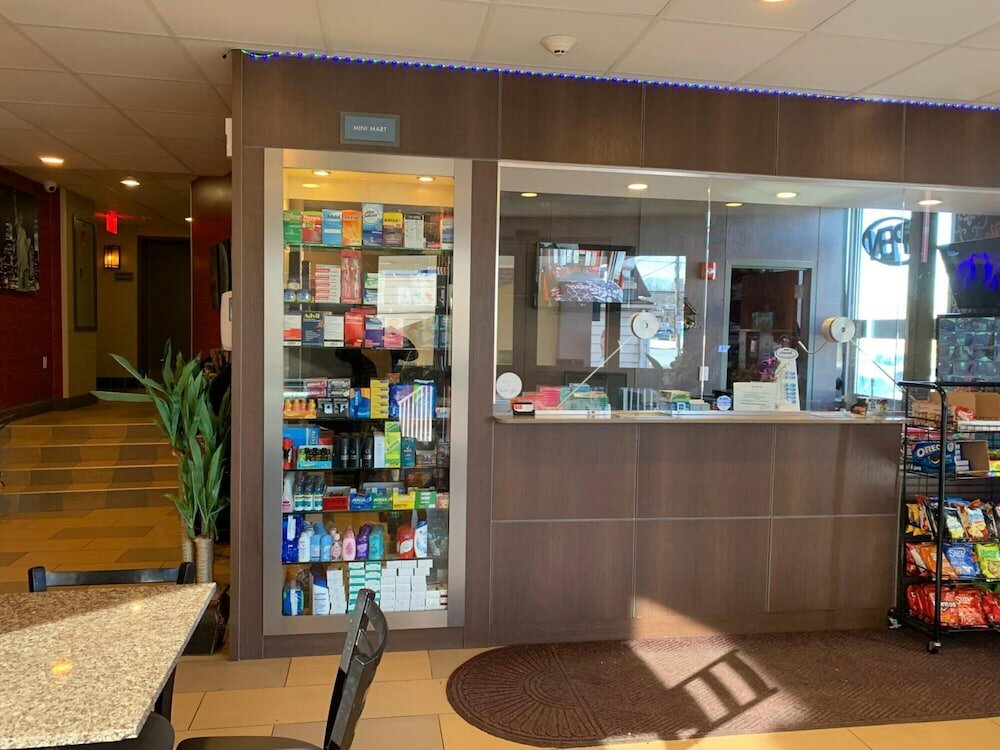 Фото Red Carpet Inn Elmwood Park