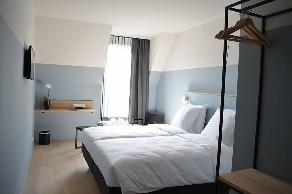 Фото Hotel Monsieur Ernest