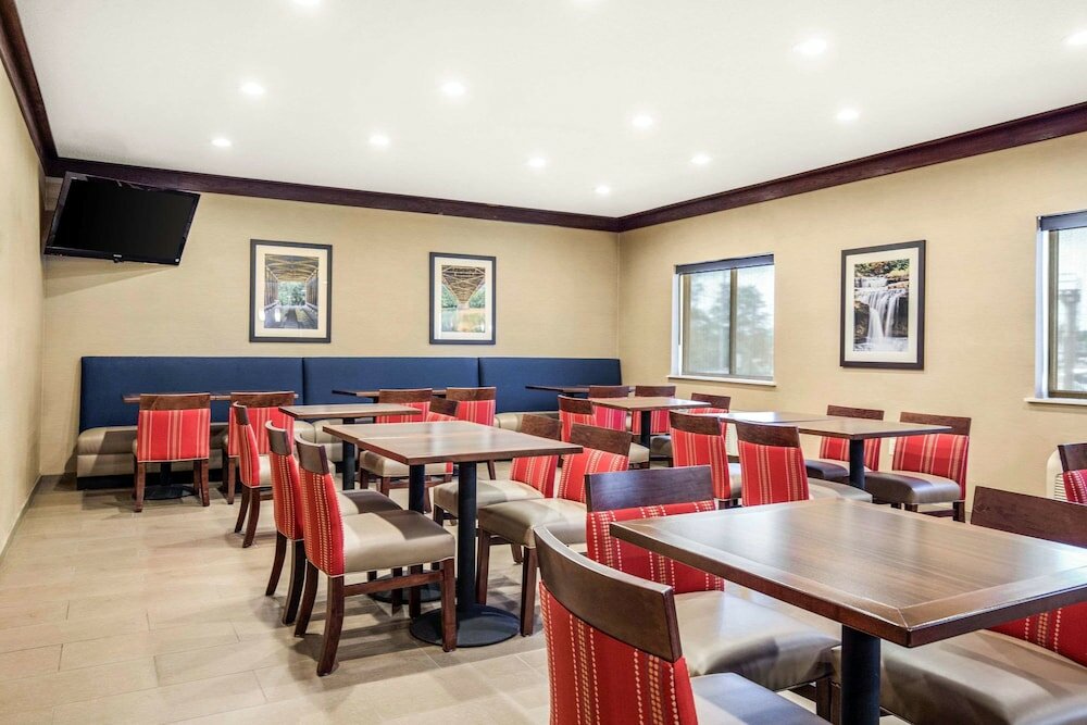 Фото Comfort Inn La Porte