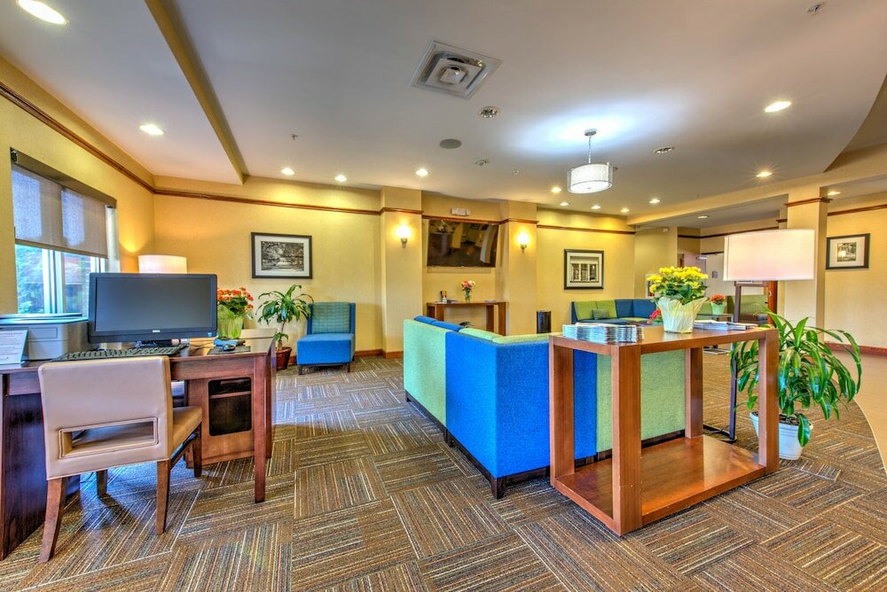 Фото Comfort Suites Urbana Champaign, University Area