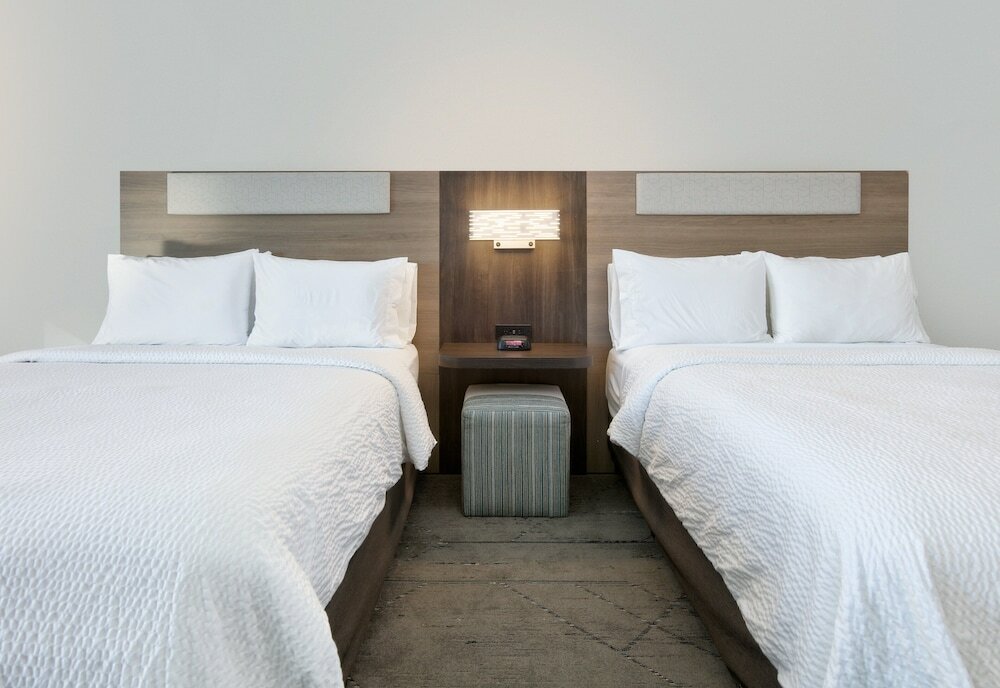 Фото Holiday Inn Express & Suites North Dallas at Preston, an Ihg Hotel