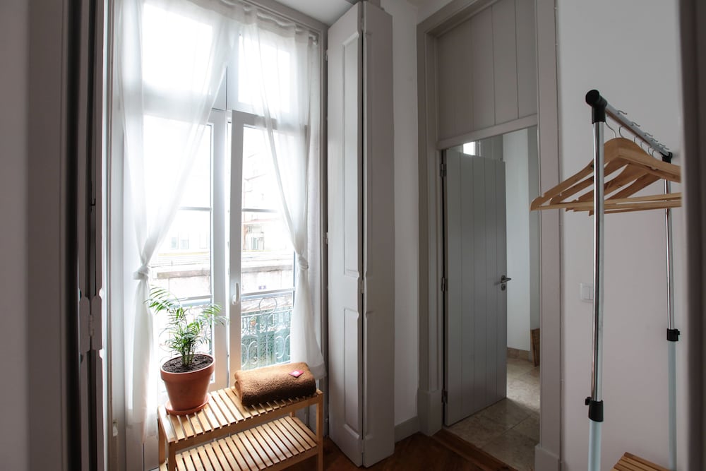 Фото Inn Possible Lisbon Hostel