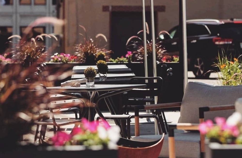 Фото Cyrus Hotel, Topeka, a Tribute Portfolio Hotel