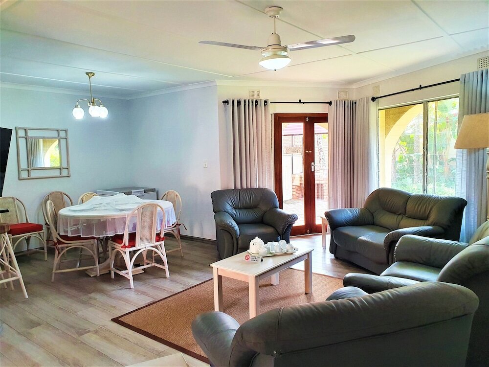 Фото First Group La Rochelle