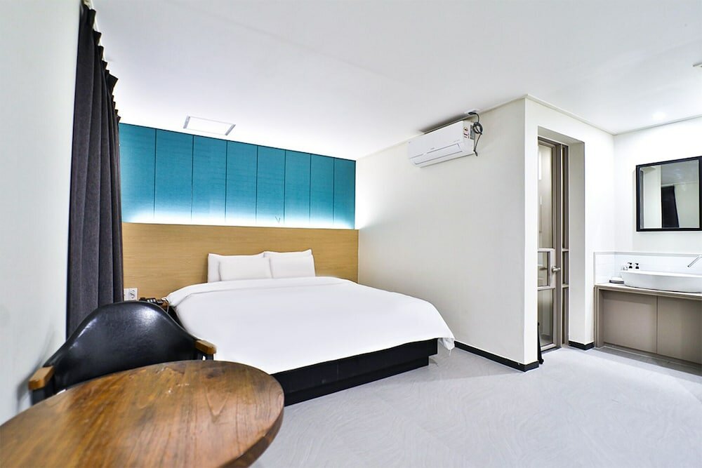 Фото Calm Rest Hotel