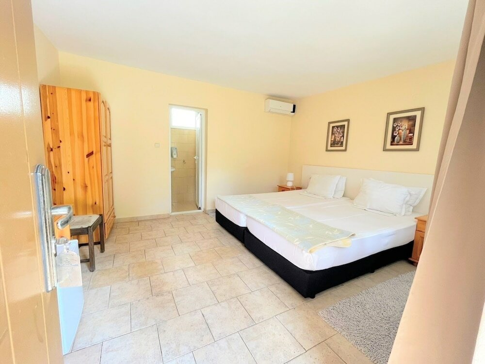 Фото Hotel Lotus