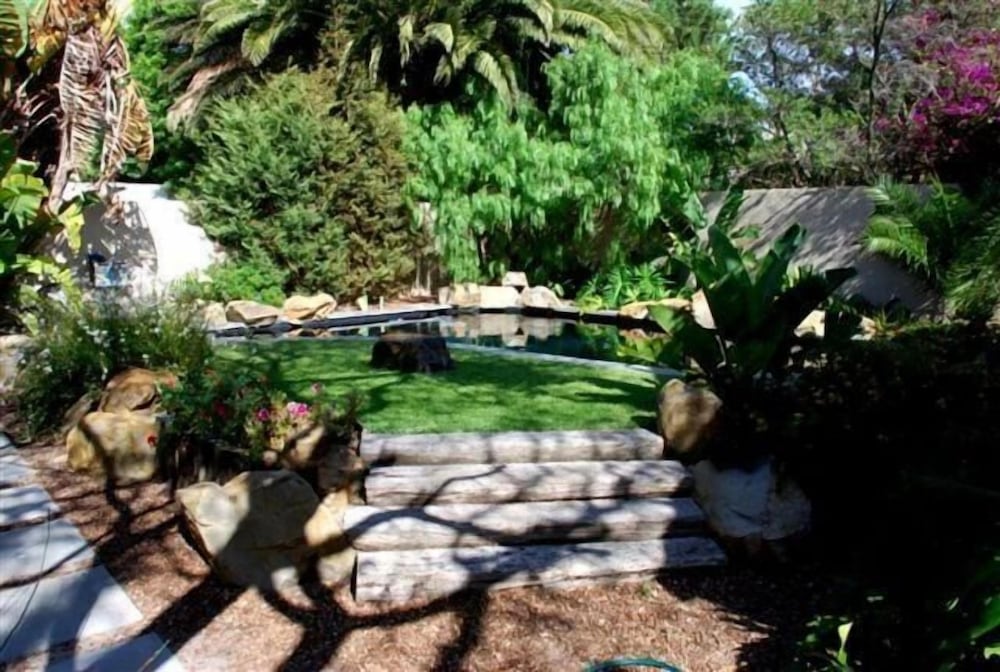 Фото Be My Guest Lodge