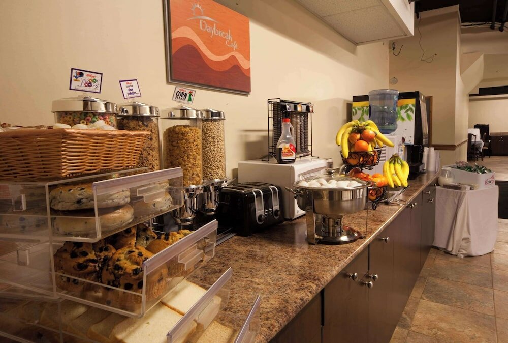 Фото Days Inn by Wyndham Surrey