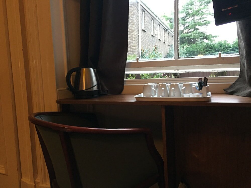 Фото Edinburghhouse Hotel