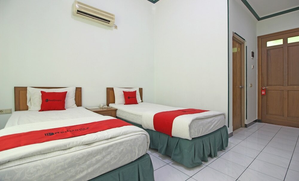 Фото RedDoorz near Xt Square Yogyakarta