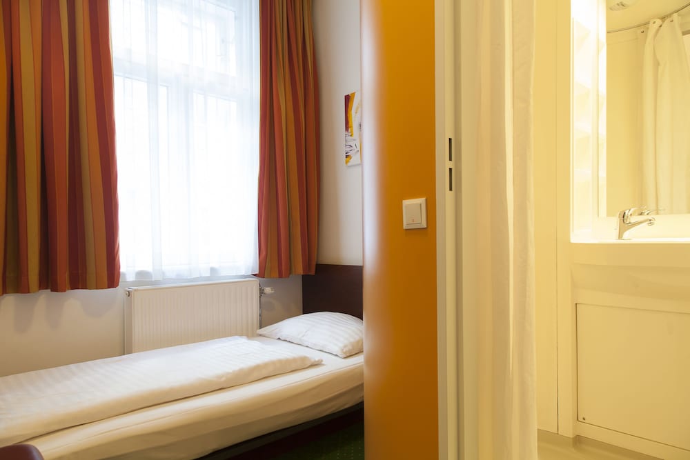 Фото Pension Stadthalle