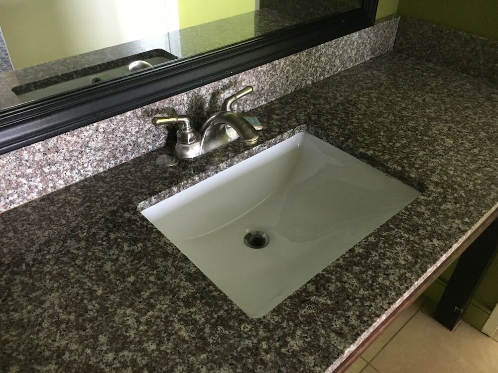 Фото Del Amo Inn