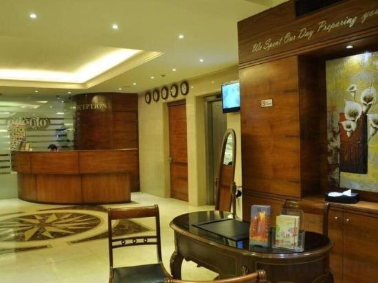 Фото Ceasars Park Hotel