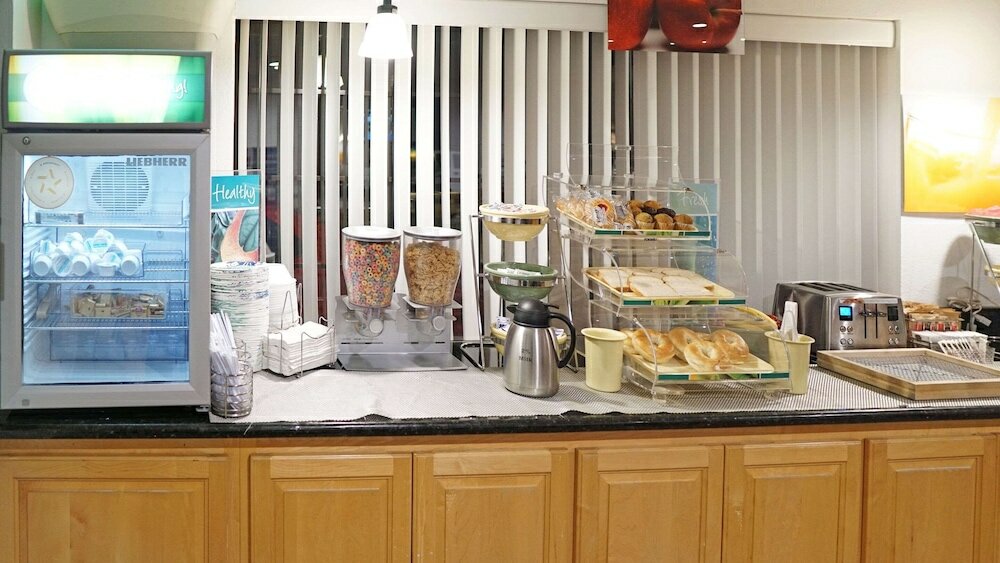 Фото Quality Inn Near Fort Hunter Liggett