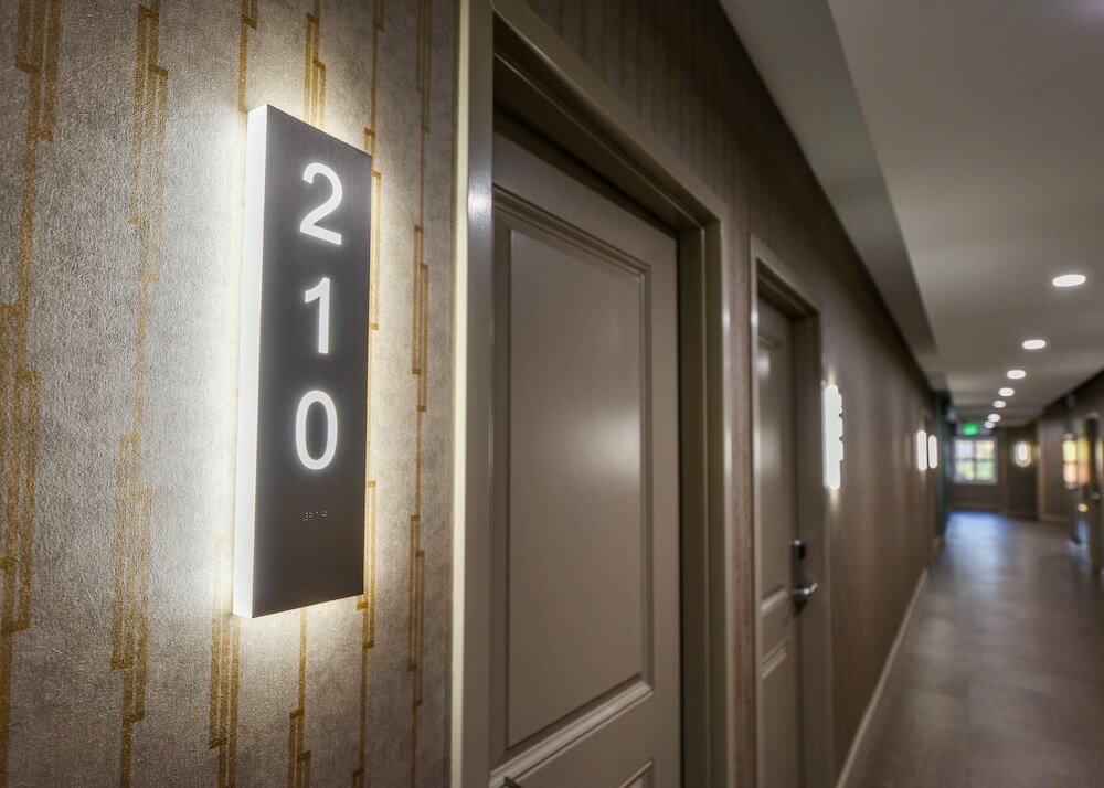 Фото Hollywood Inn Suites Hotel