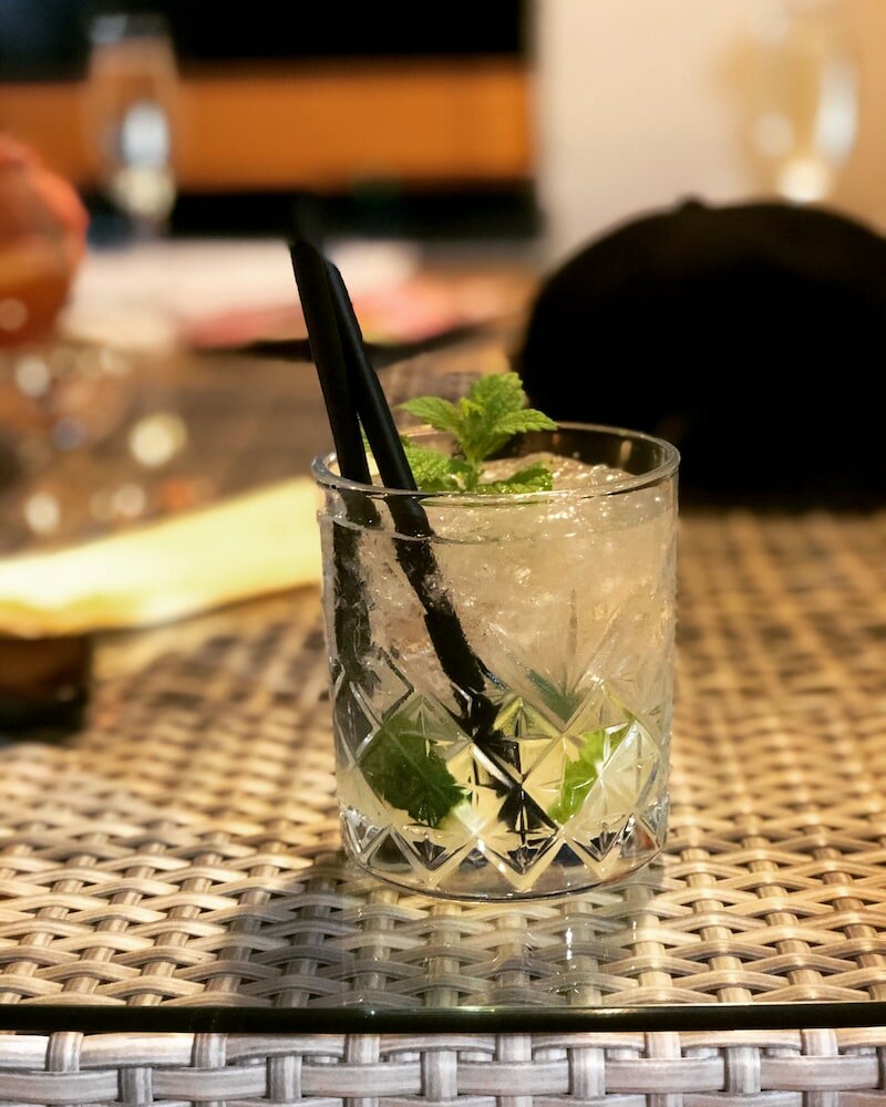 Фото 16 Lakes Hotel