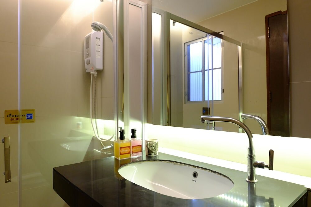 Фото The White Elephant Home