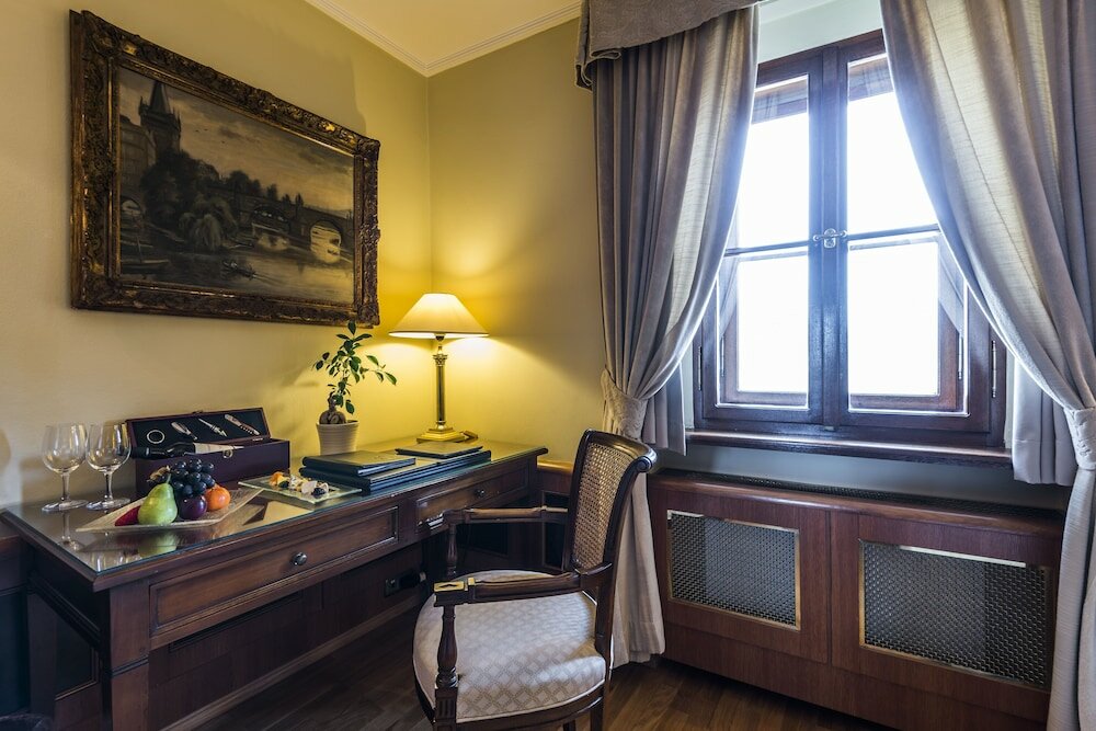 Фото Golden Well Hotel