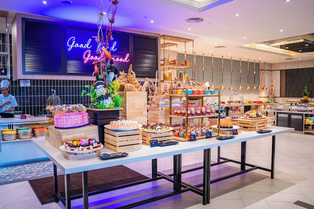 Фото The Waterfront Hotel