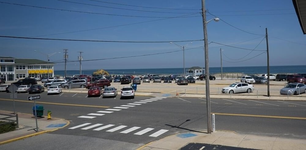 Фото Charlroy Motel