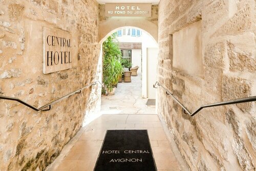 Внешний вид отеля Central Hotel в Авиньоне, фото 3