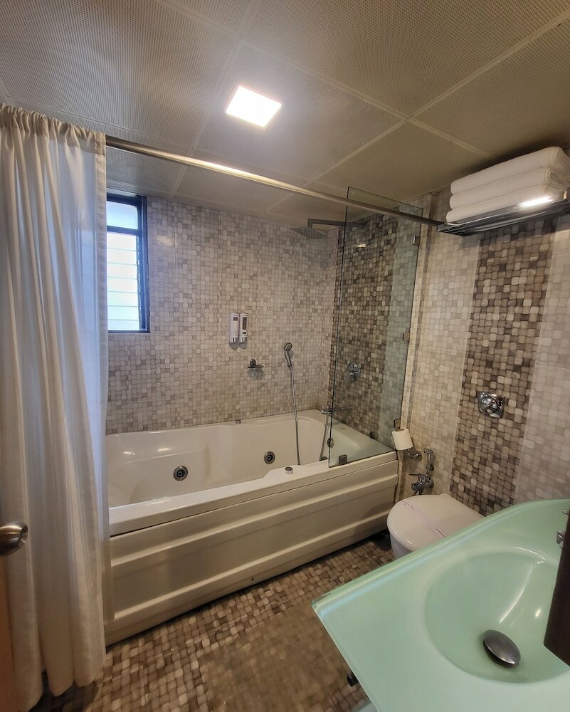 Фото Hotel Maharana Inn Chembur