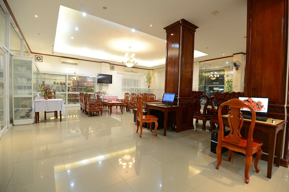 Фото Douangpraseuth Hotel