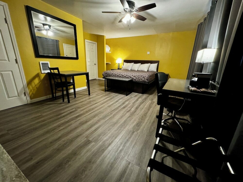 Фото Carmel Wayfarer Inn