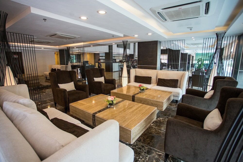 Фото Royale Signature Hotel