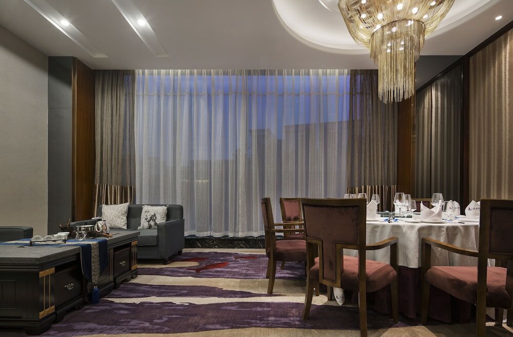 Фото DeRUCCI Hotel