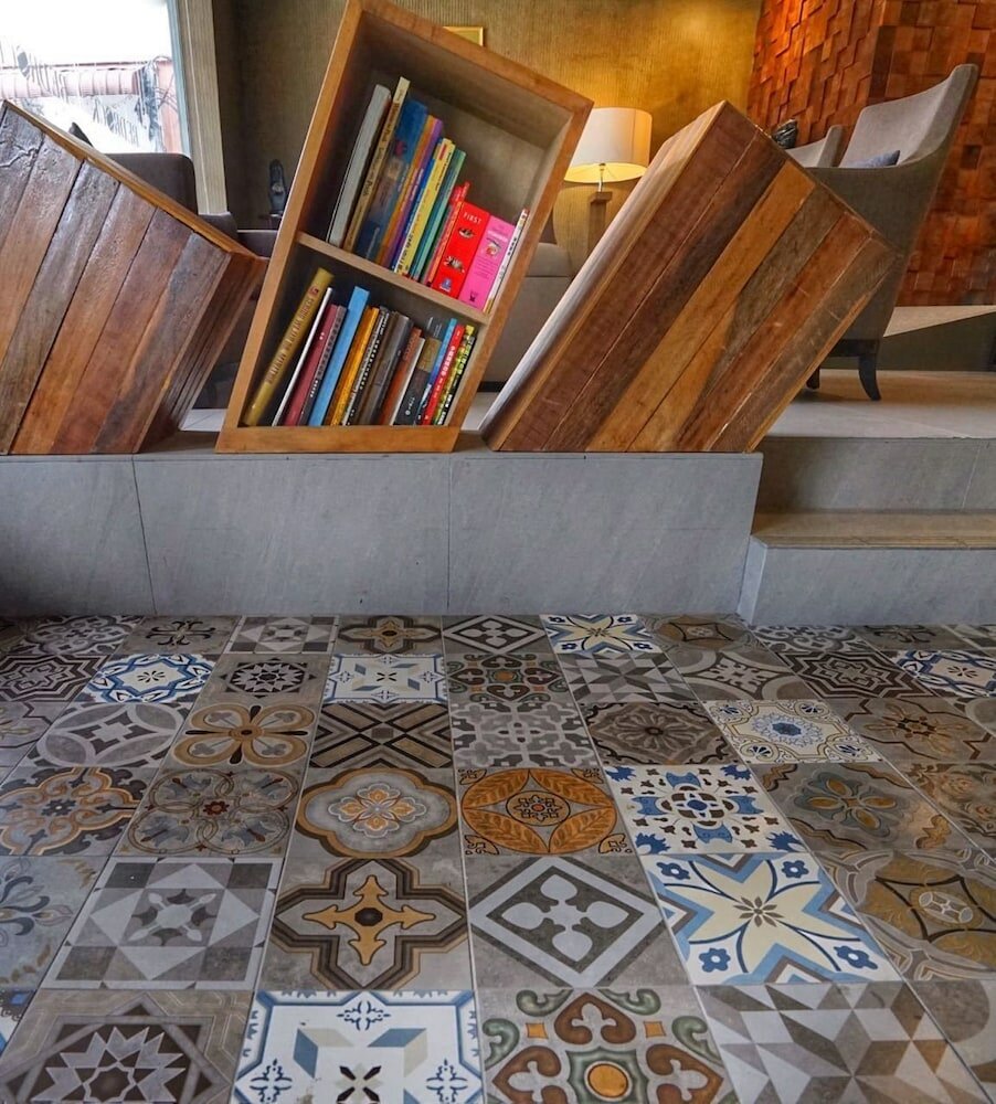 Фото Bedrock Hotel