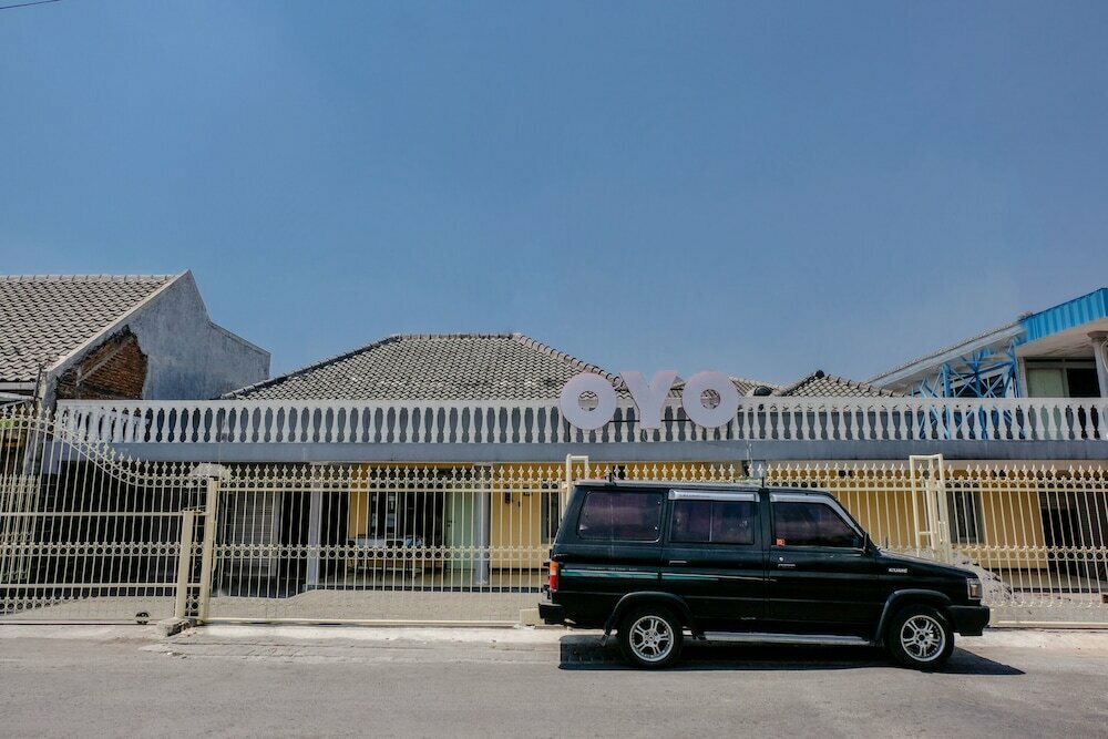 Hotel Cbr Residence by RedDoorz, Malang, photo