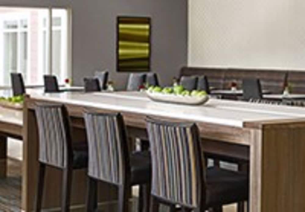 Фото Residence Inn by Marriott Charlotte Airport