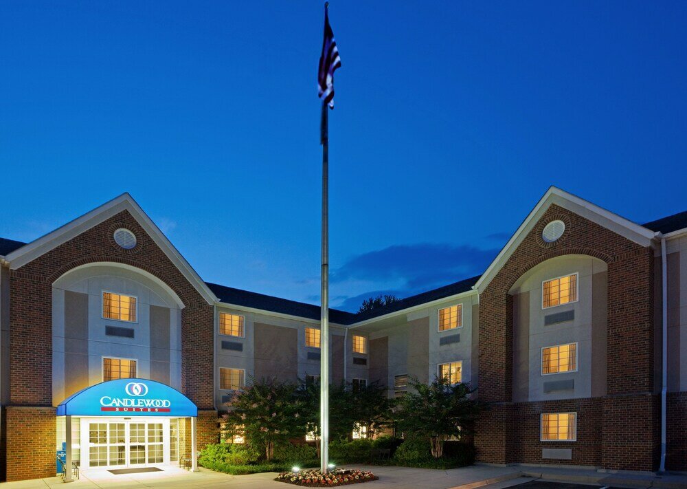 Фото Candlewood Suites Washington-Fairfax, an Ihg Hotel