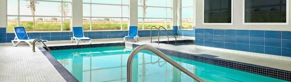 Фото Four Points by Sheraton Edmonton International Airport