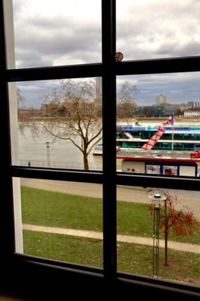 Фото Löwenbräu Köln Hotel & Restaurant