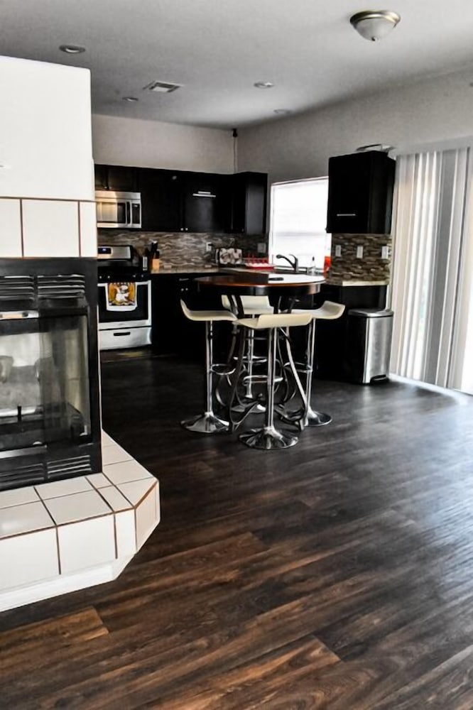 Фото Advantage Court