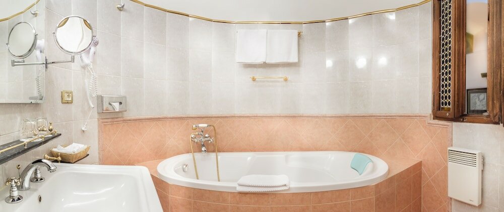 Фото The King Charles