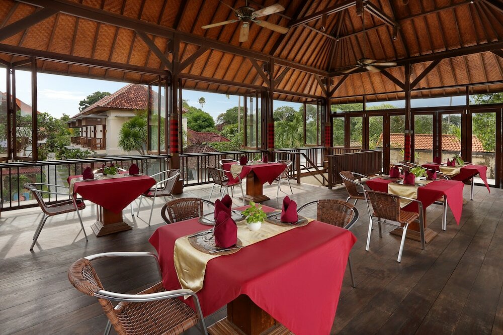 Фото Respati Beach Hotel